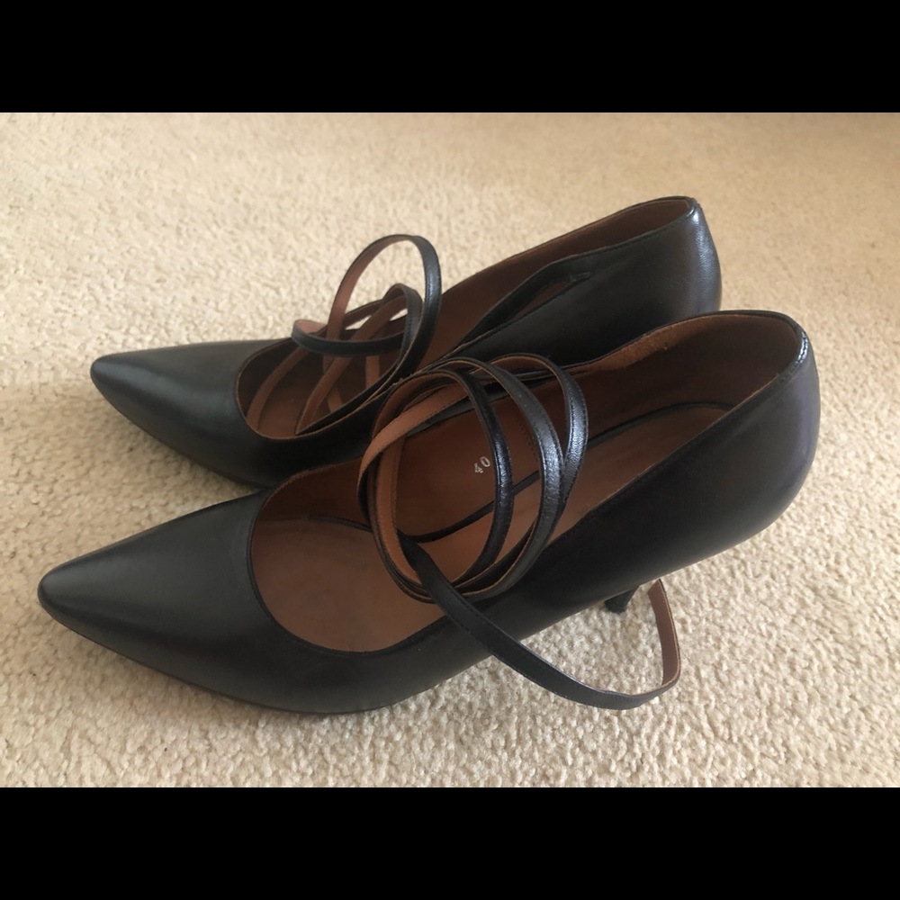 Shoes - Picture 2 of 7